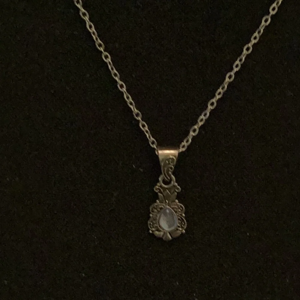 🦋New Gorgeous Stone Pendant Necklace Sparkles & Shines So Much FUN to Wear 🦋 - Picture 5 of 10